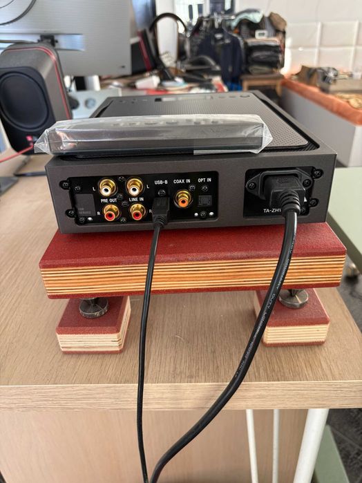 Продавам Sony TA-ZH1ES Premium DAC / Усилвател за слушалки (Signature Series) – КАТО НОВ!
