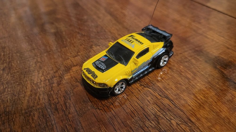 Masina cu telecomanda 1/64 Ford Mustang GT 2006