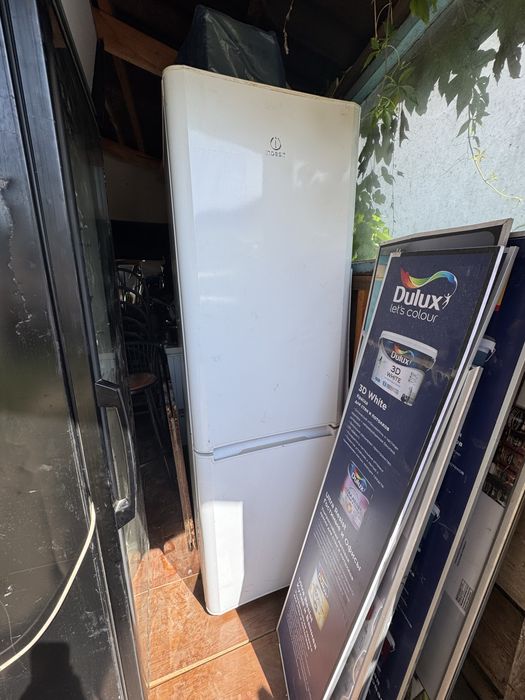 Холодильник Indesit