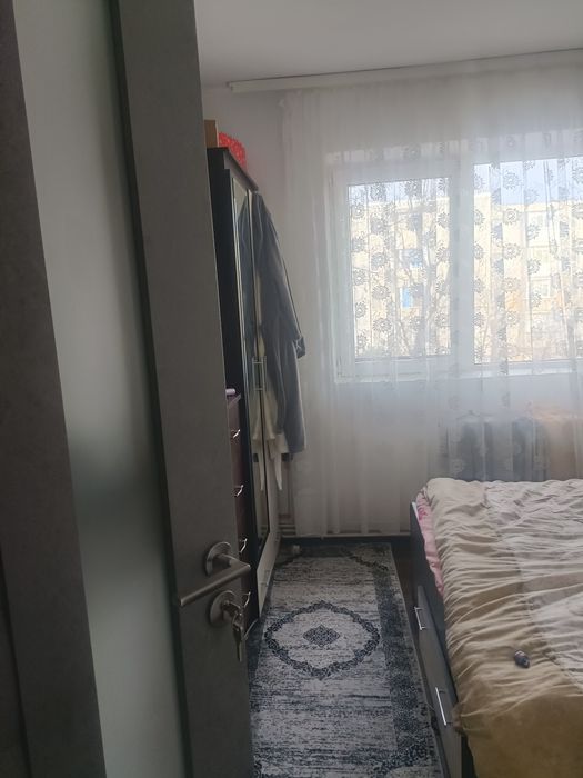 Închiriez apartament