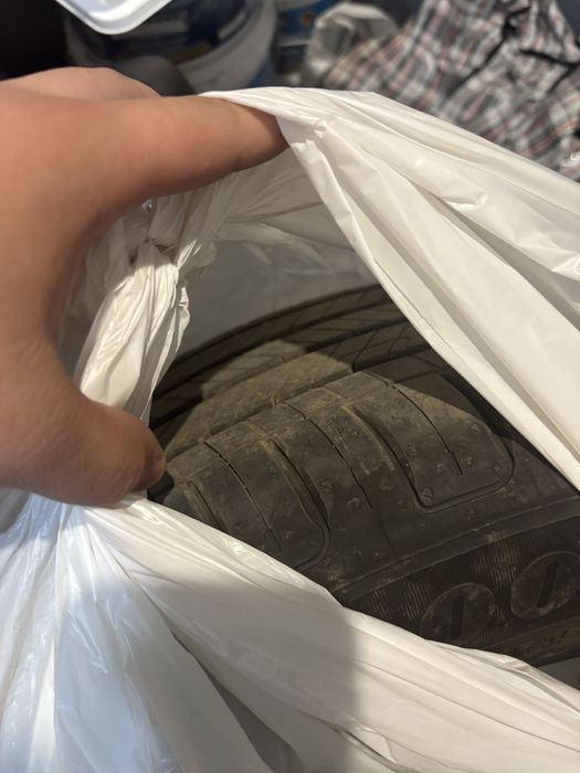 Продам резину Goodyear efficient grip performance 215/60/16