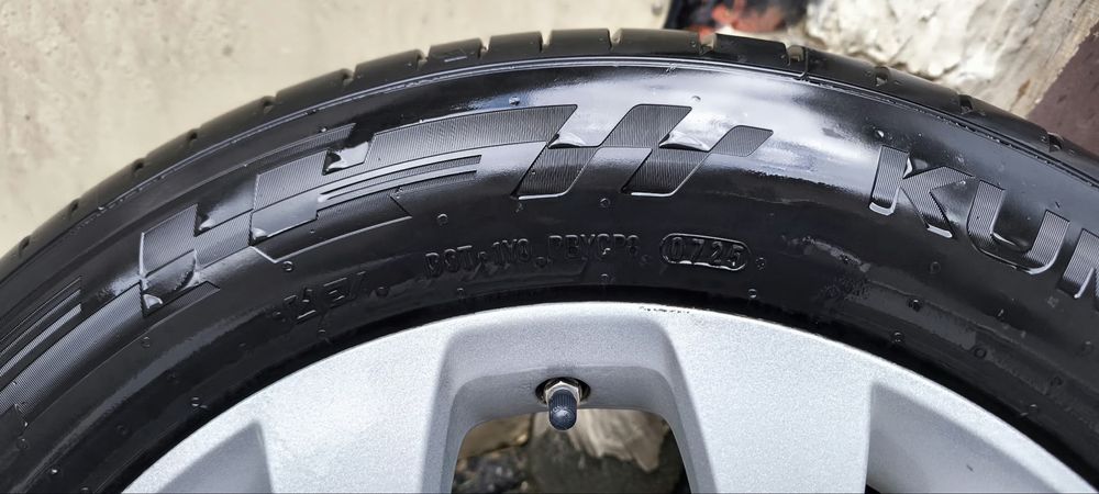 Продавам гуми 17"и джанти ЗАЕДНО!