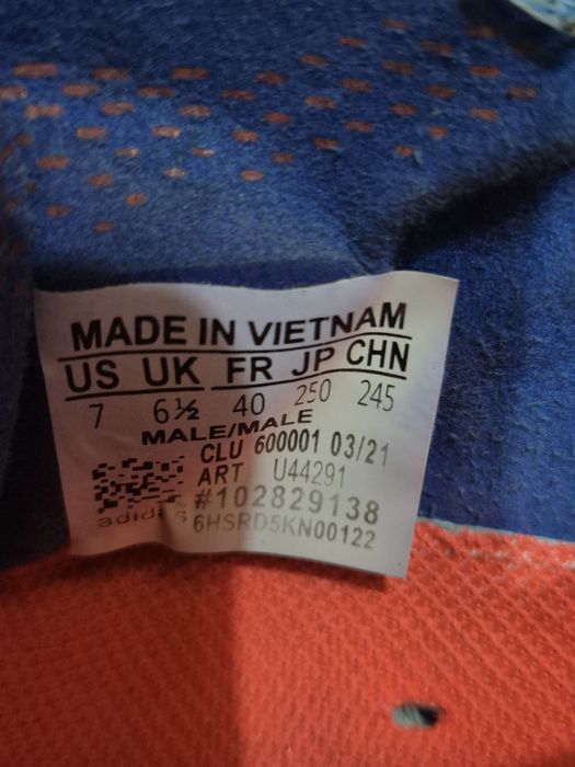 Продам футбольные бутсы