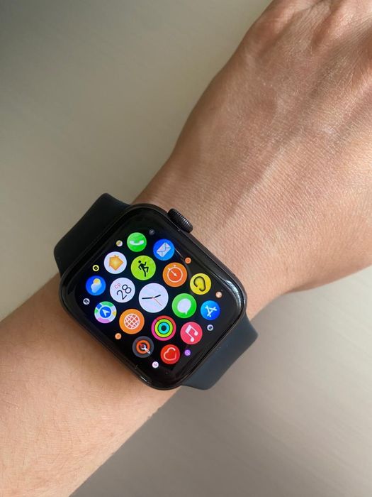 Продам смарт часы Apple WatchOS 8.5