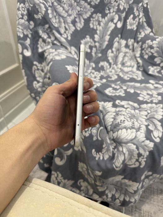 Iphone 11 white 64 Gb