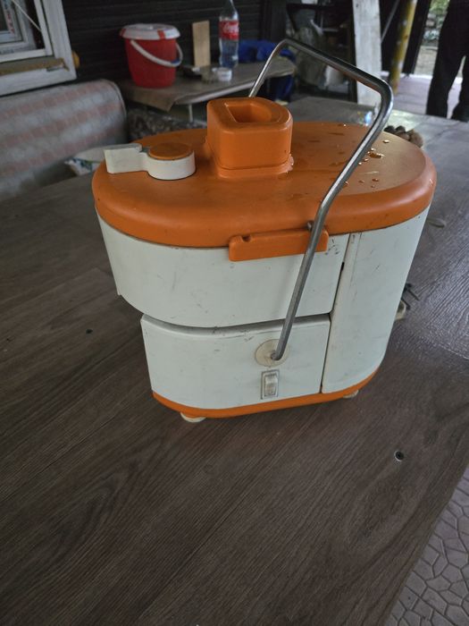 Соковыжималка электрическая