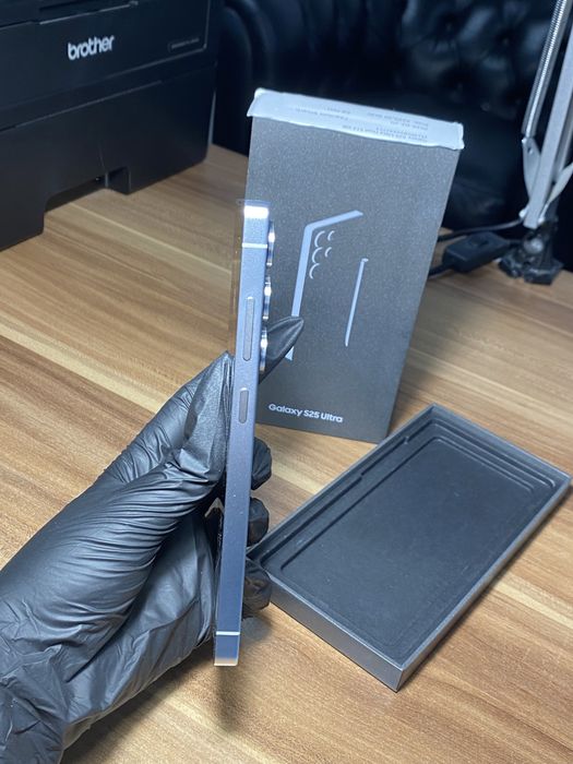 Samsung Galaxy s25 ultra • 512 GB • Titanium Silverblue