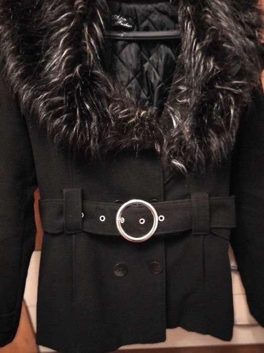 Продавам елегантно дамско палто