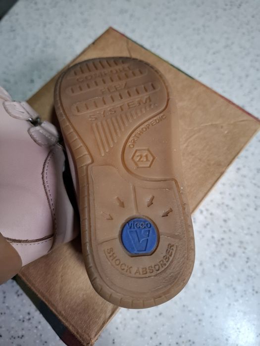 Продаются кроссовочки на малышку