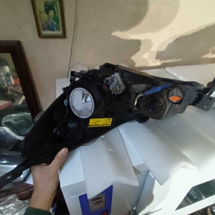 far stanga xenon dreapta subaru outback