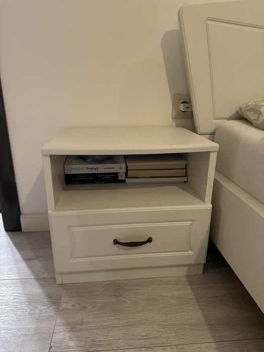 Vând mobilier complet de dormitor