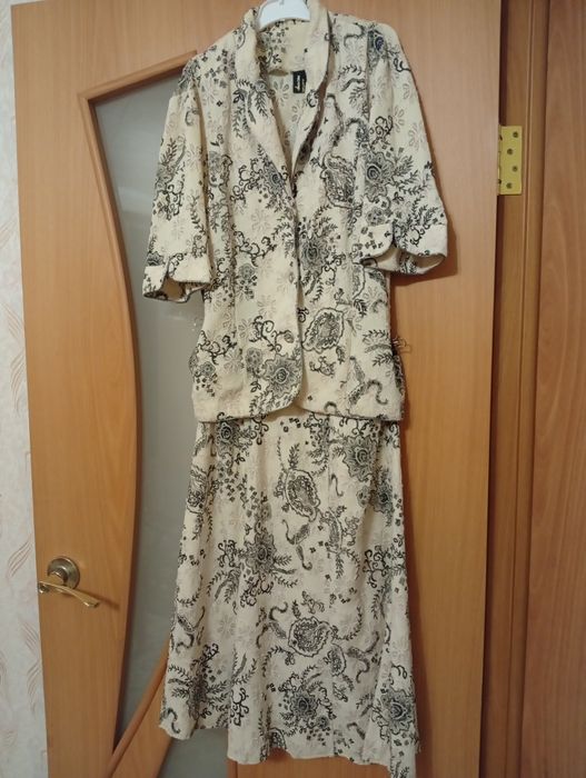 Продам женский летний костюм