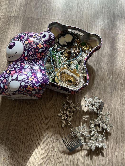 Ursulet cu bijuterii