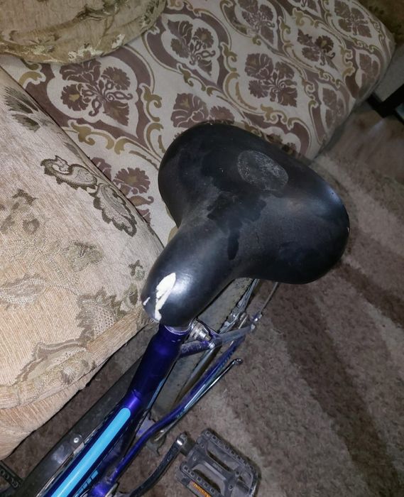 Велосипед синий..