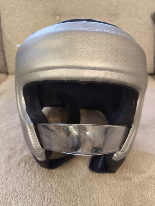 Каска за бокс декатлон