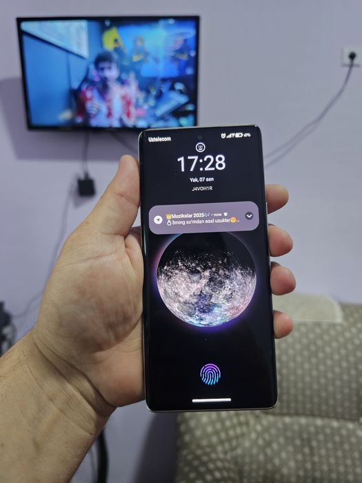 Premier telefon ekranda yorilgan joyi bor ekranga oʻtmagan