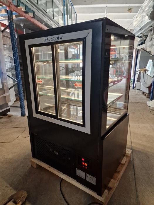 Сладкарска хладилна витрина CARINA