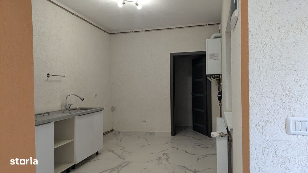 Inchiriez apartament cu curte, in centru, centrala termica!