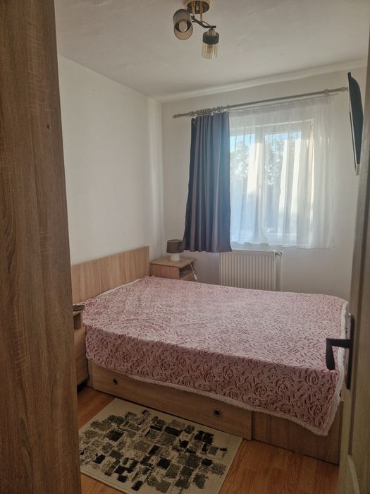Vând apartament cu 3 camere, semidecomandat, etaj 1