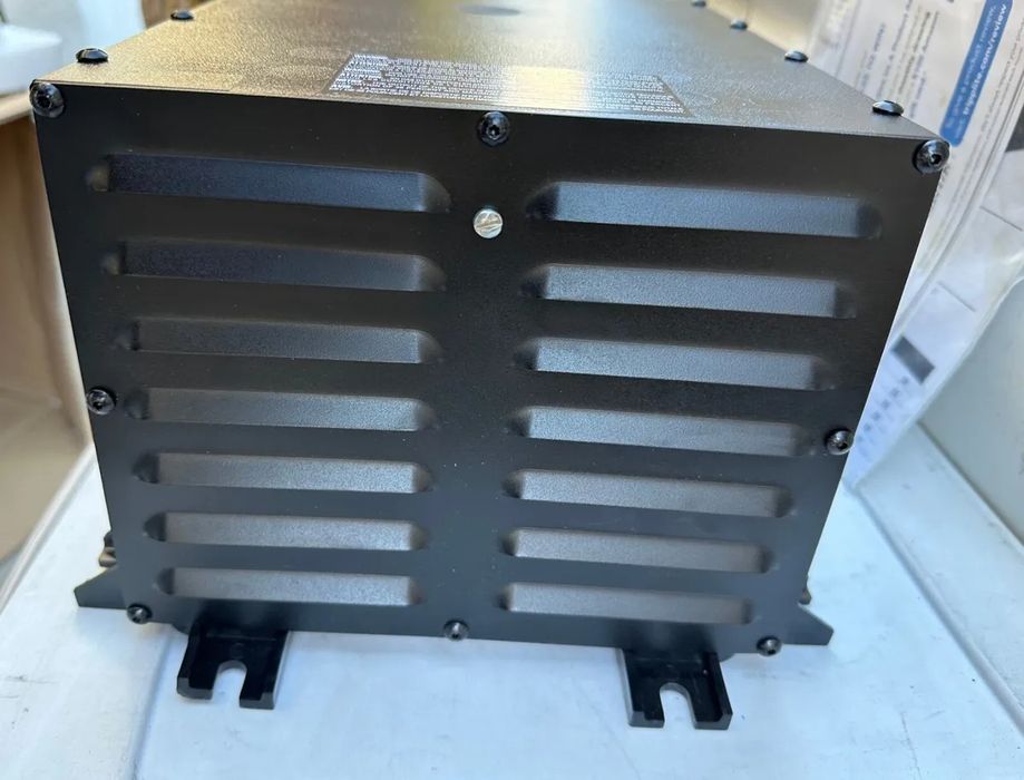 Инвертор Tripp Lite 3600w