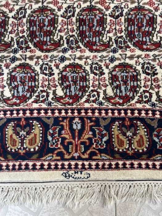 Pretios covor persan Birjand Mood-semnat-model paisley-manual-Anglia