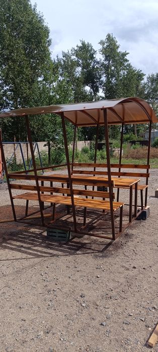 Садовая беседка из металла