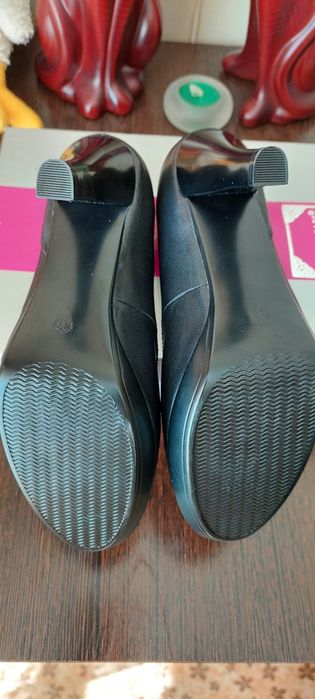 Туфли женские новые .
