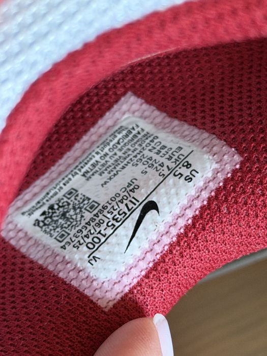 Кроссовки новые Nike