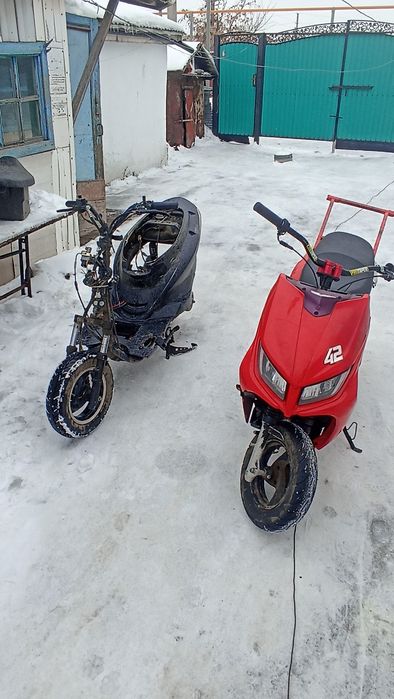 Продам мопед м8 красный