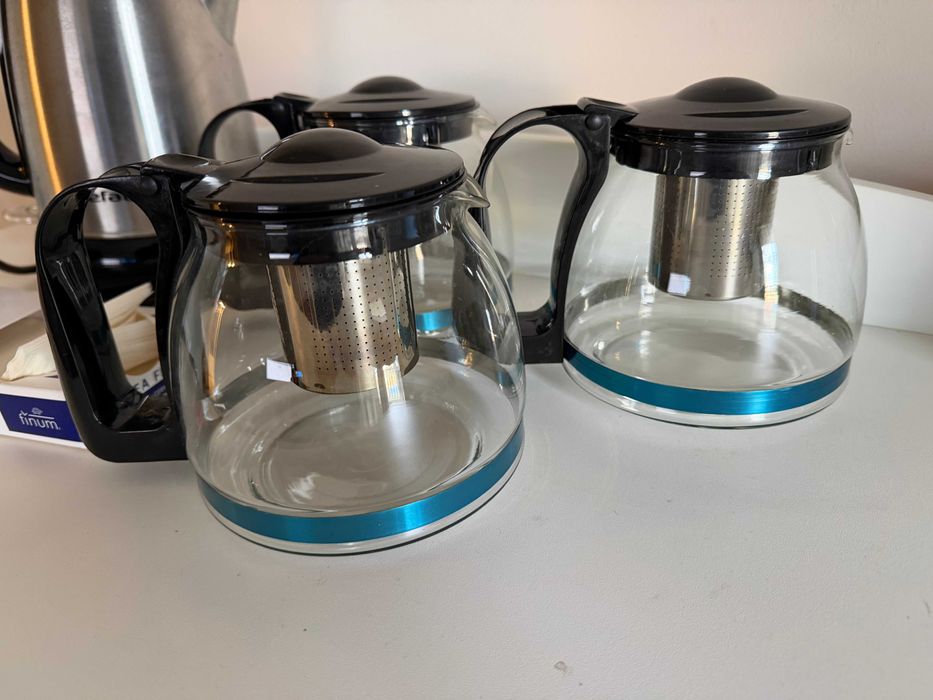 Комплект за чай – кана 1.7 л, 3 канички, 90 филтъра