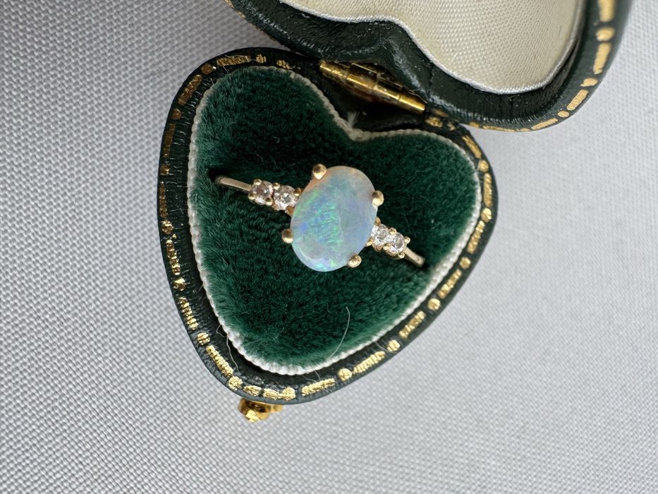 Inel din aur, opal si diamante