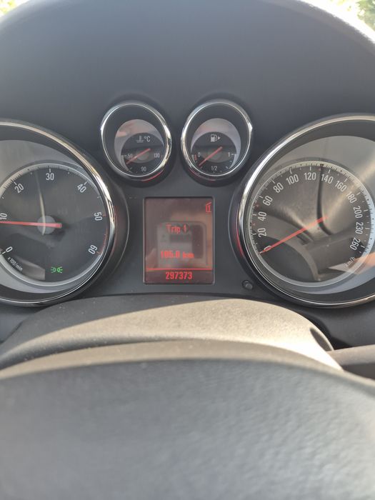 Opel Astra J - 2011