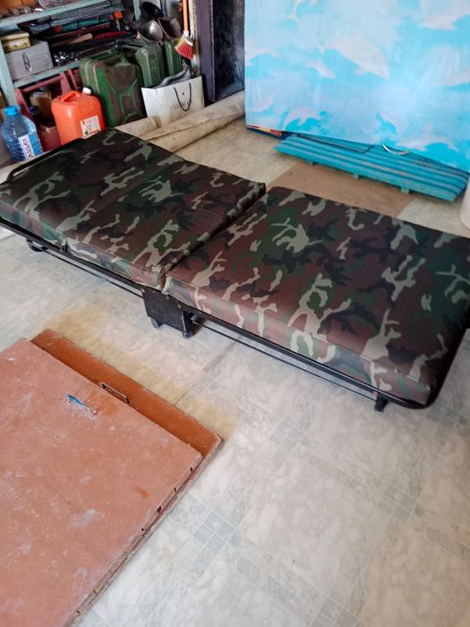 Продается отличная раскладная кровать.