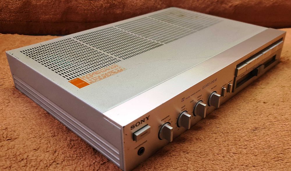 Sony TA-AX3 statie 2X40W pe 8 Ohm, distorsiuni 0,008%