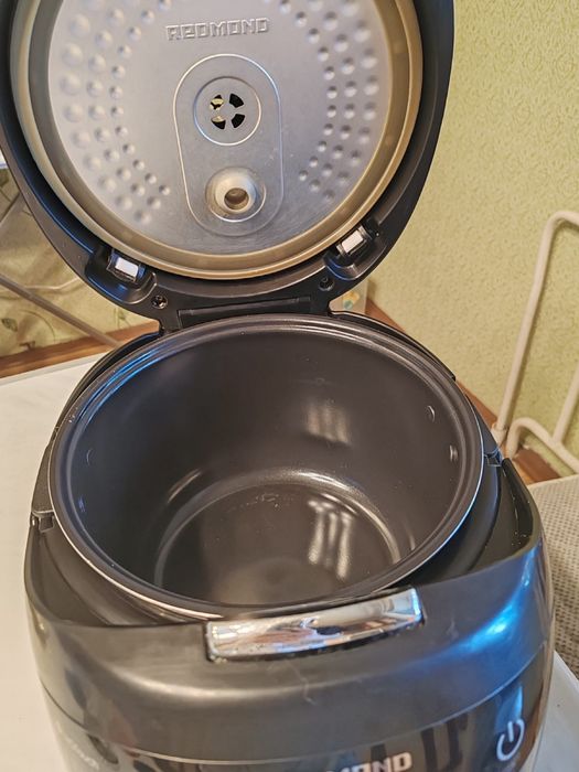 Продаю мультиварку Redmond