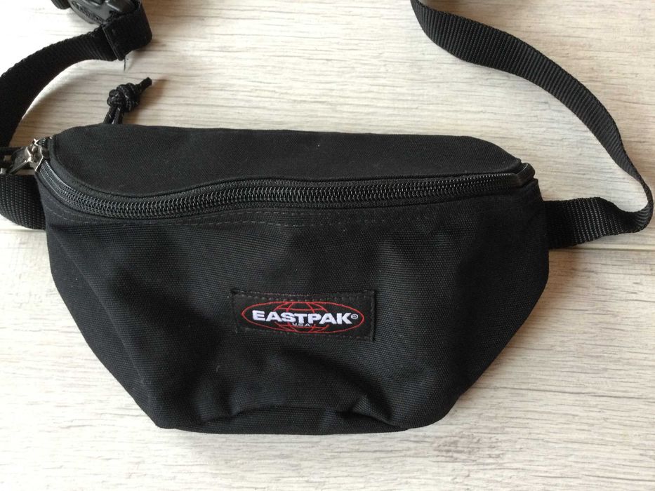 НОВА оригинална мъжка чанта чантичка за кръста "банан" EASTPAK от САЩ