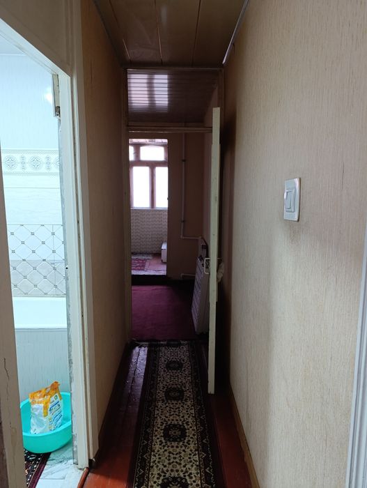 Uy sotiladi 2 xonalik oktyabr kojeniy banitsani yonida 2-xonalik