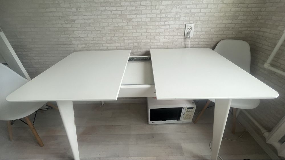 Стол и стулья для кухни