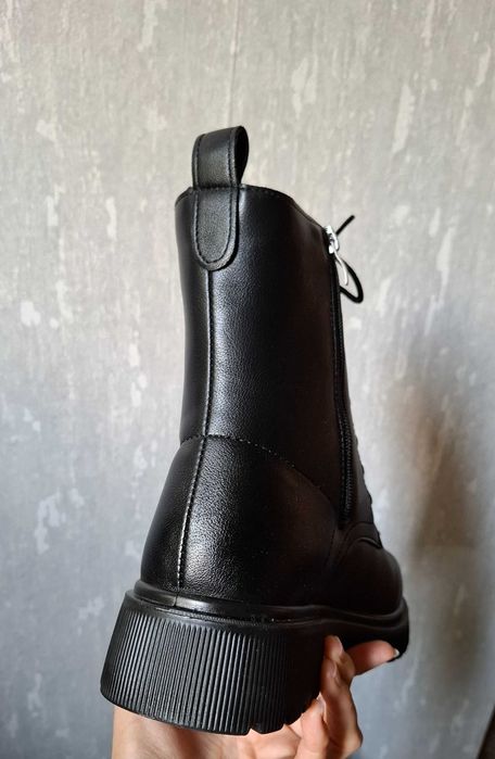 Дамски, зимни, кожени, дебело подплатени боти/ кубинки- размер 41