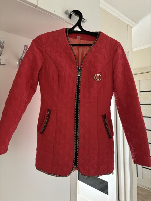Пиджак красный 44размер