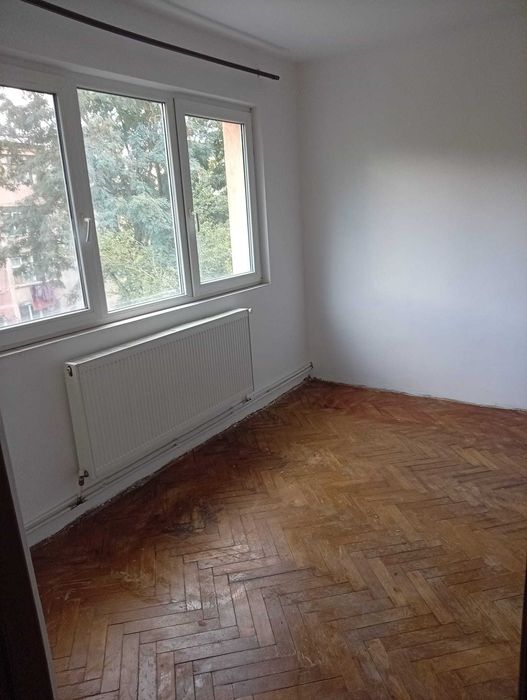 chirie apartament 2 camere Nemobilat in cartierul Solidaritatii