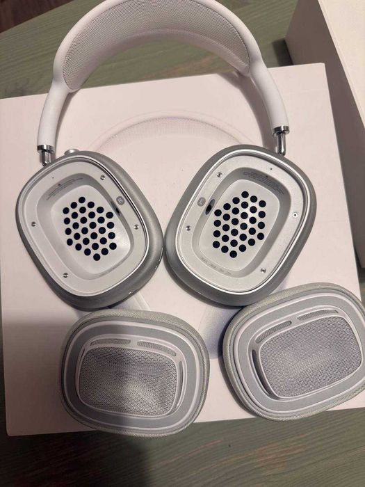Apple AirPods Max — нови, не са използвани