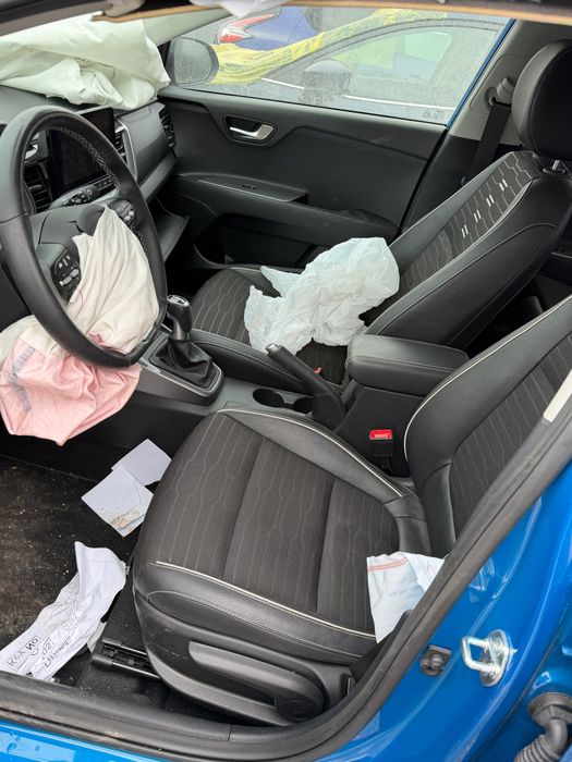 На части Kia Stonic 1.0t gdi 48v gt-Line hybrid 2025год