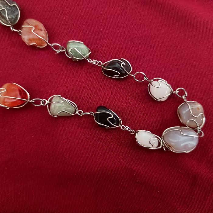 Бусы разные смотрите фото