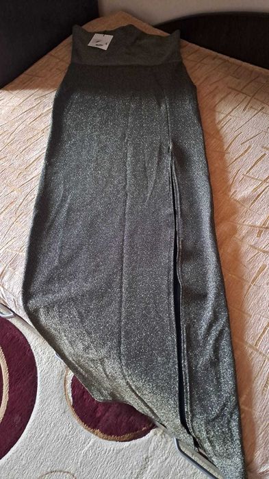 Rochie neagră, cu fir auriu