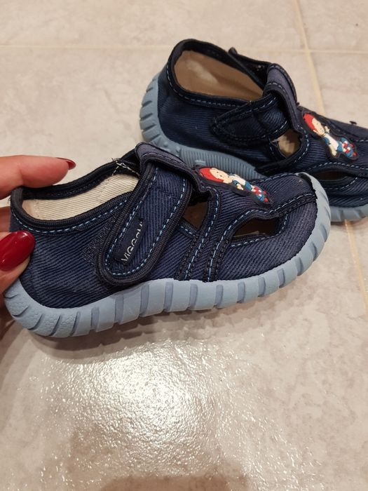 2 чифта Детски.    Пантофи