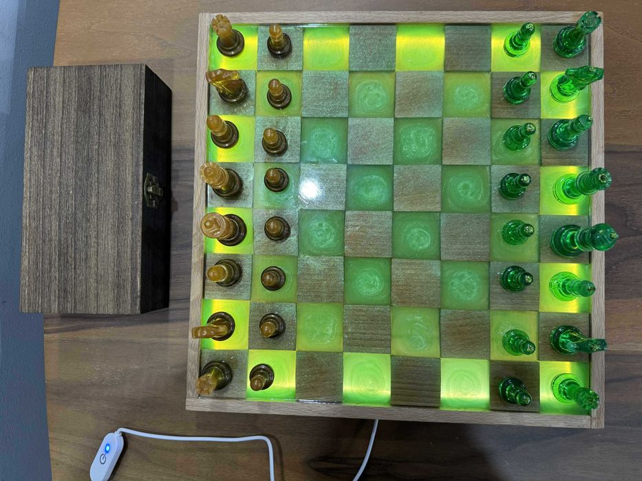 Уникален, ръчно изработен светещ декоративен шах