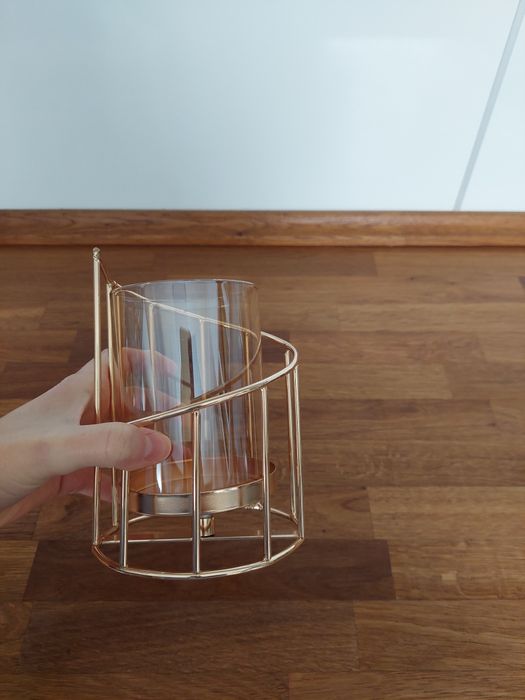 Красиви свещници в цвят розово злато