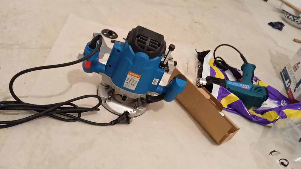 Фрезер и фен сотилади