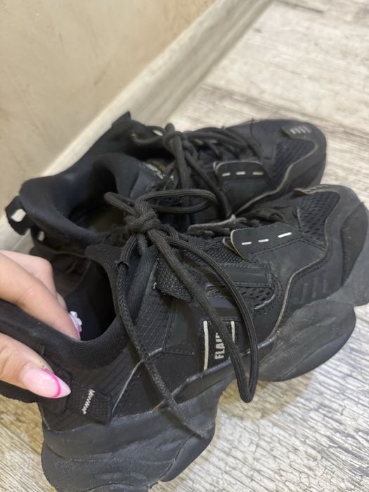 Продавам обувки flair